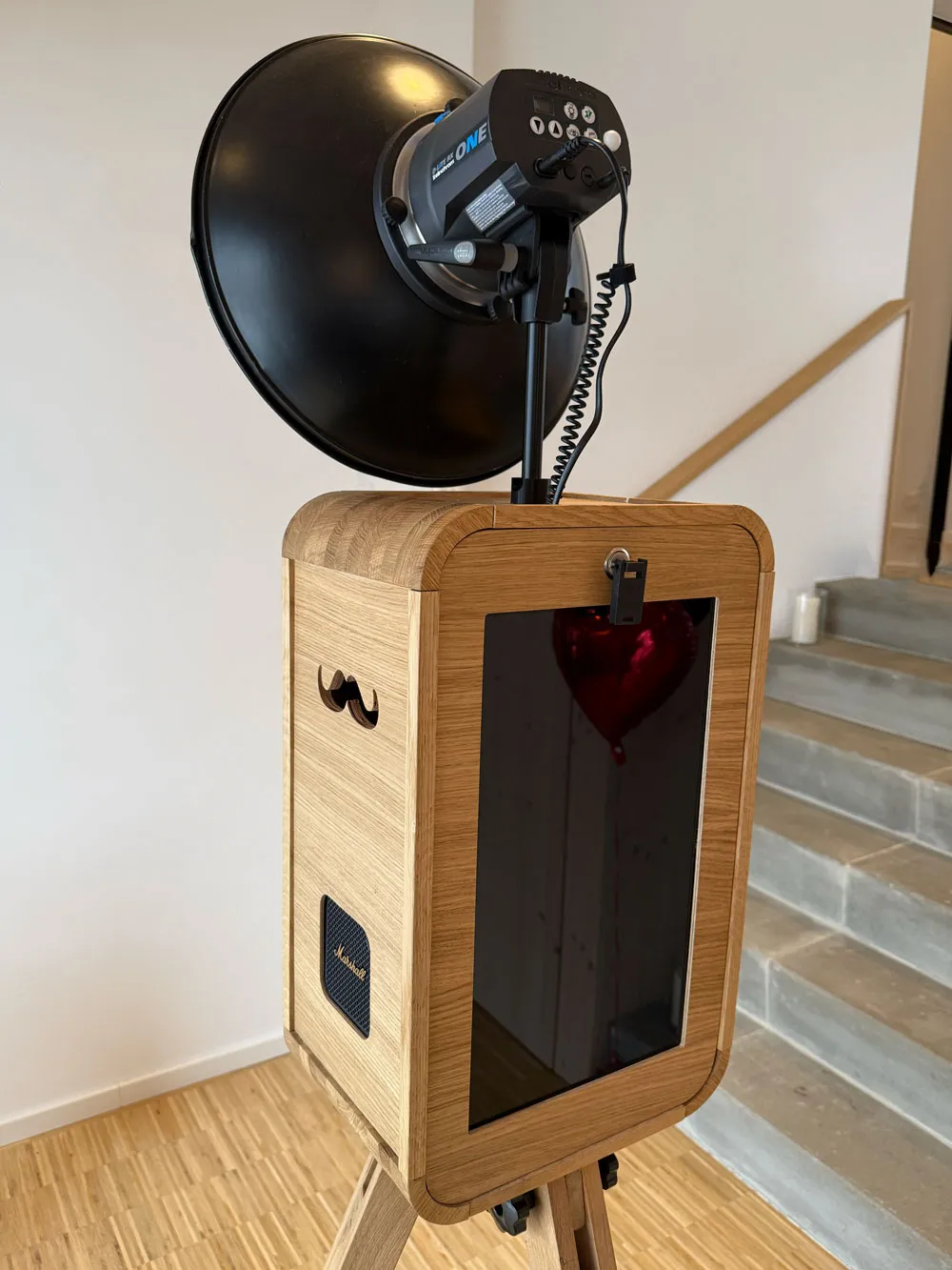 Fotobox Deluxe mit Slideshowmonitor auf der Rückseite