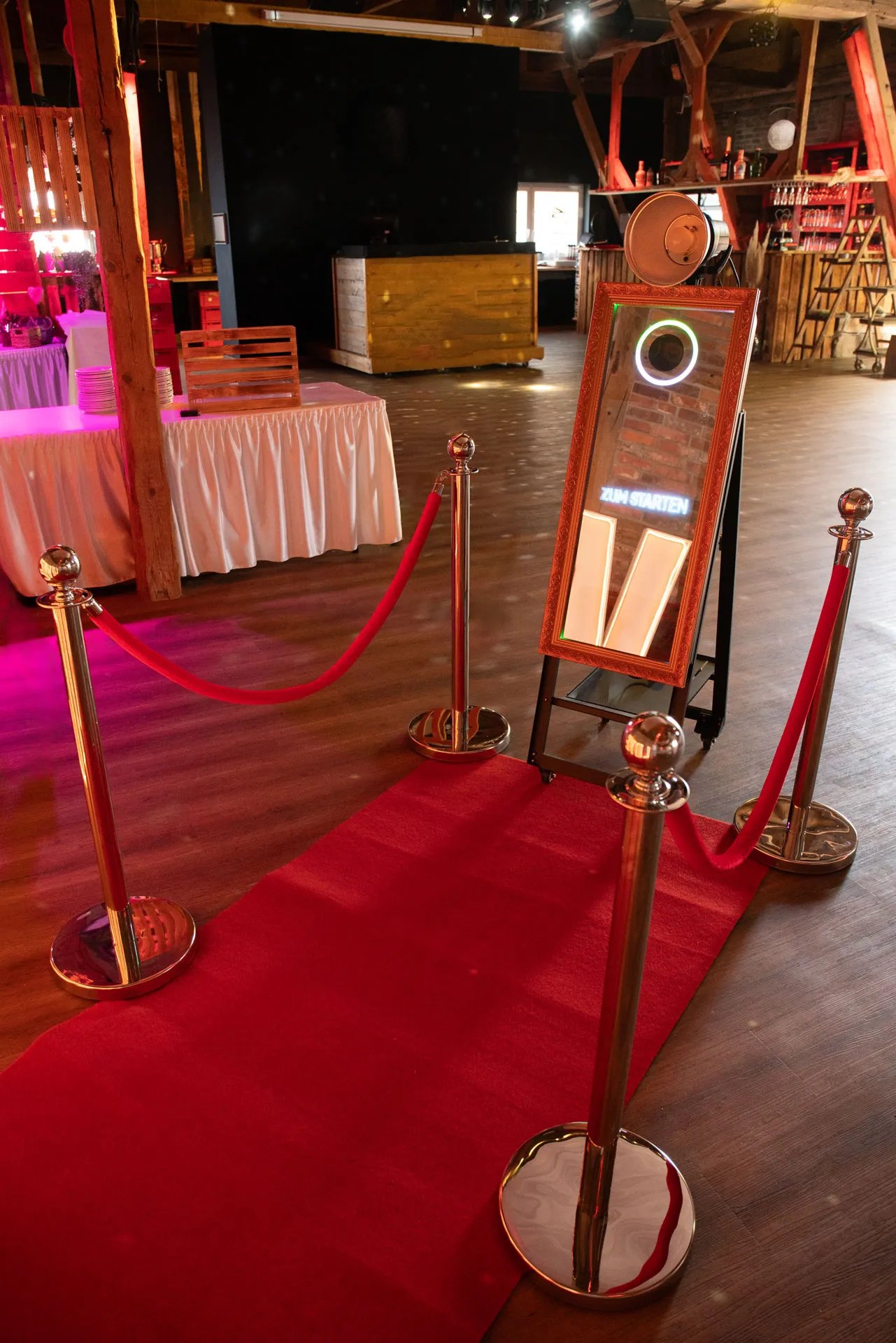 Spiegel mit Barockrahmen in der Edelkastanie Voitze